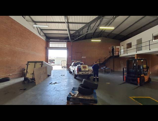 410M² WAREHOUSE TO LET IN SEBENZA